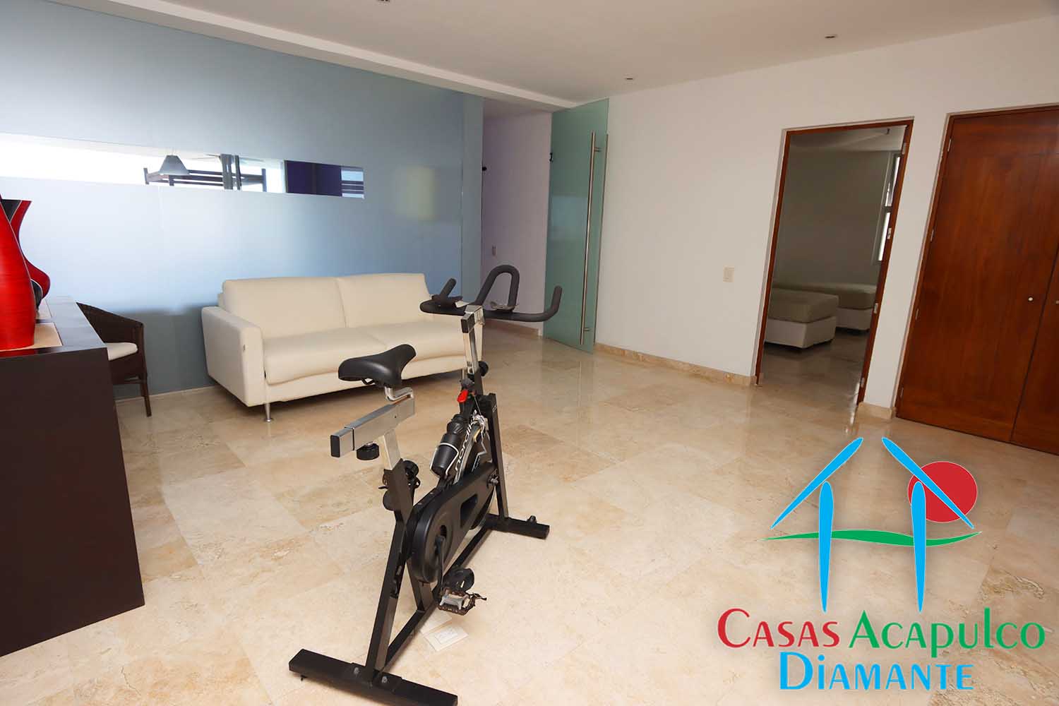 EOS 503 - Sala de televisión 1